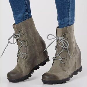 SOREL Joan Of Arctic Leather Wedge Mid Booties
